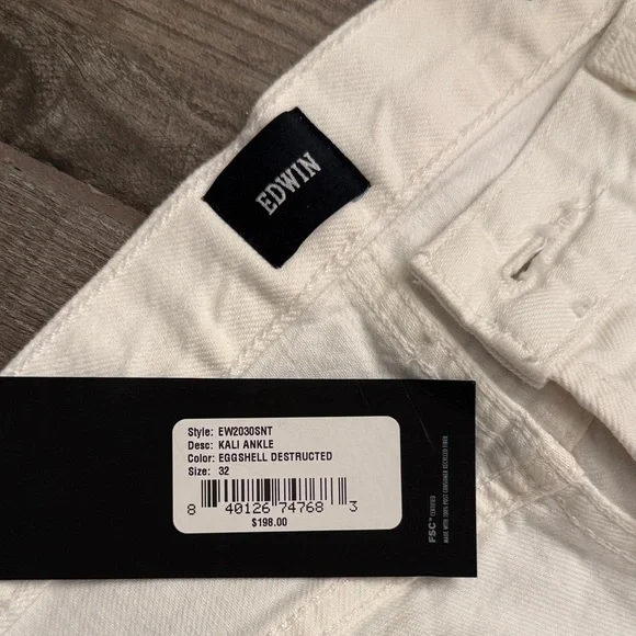 Edwin Women's Cream Cropped Pants - Picture 2 of 10